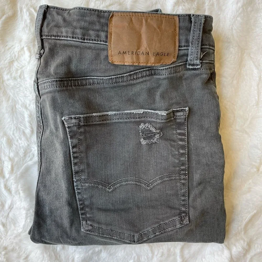American Eagle Outfitter’s Gray Bermuda Short - Women’s 30‎